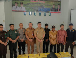 Dukung Program Ketahanan Pangan Nasional, Arie Serahkan Alat Pertanian ke Petani