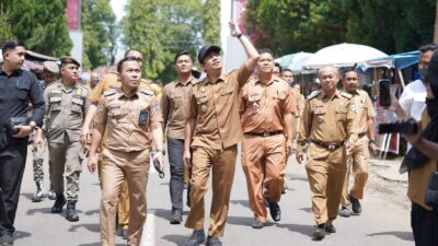 Bupati Arie Fokus Penataan dan Keamanan Ruang Publik, Tinjau Alun-alun Argamakmur