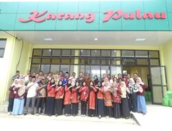 Plt Dinkes Faizal Hadi, SKM,. M, Si,. Bersama Wabup H. Sumarno, Spd. Resmikan Gedung Puskesmas Karang Pulau