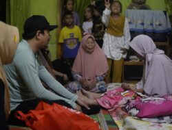Bupati Arie Salurkan Bantuan Masyarakat Rentan dan Disabilitas Desa Simpang Ketenong
