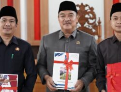 Rapat Paripurna DPRD BU Penyampaian Nota Pengantar Bupati BU Terhadap Tiga Raperda
