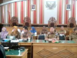Komisi 2 DPRD BU Rapat Pansus Pelayanan, Penempatan dan Perlindungan Tenaga Kerja Lokal dalam penyusunan Ranperda
